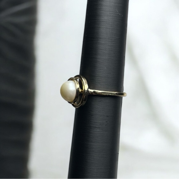 Gold Pearl Ring - Picture 4 of 5